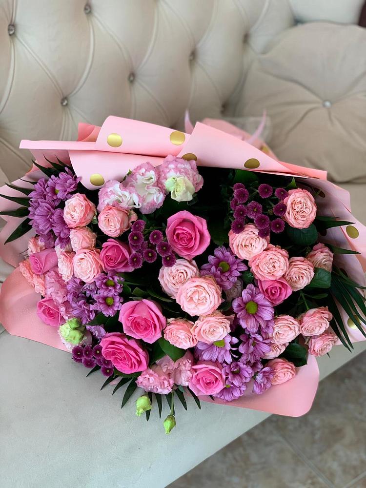 Букет цветов из: Хризантемы, Розы и Лизиантусы во Фряново