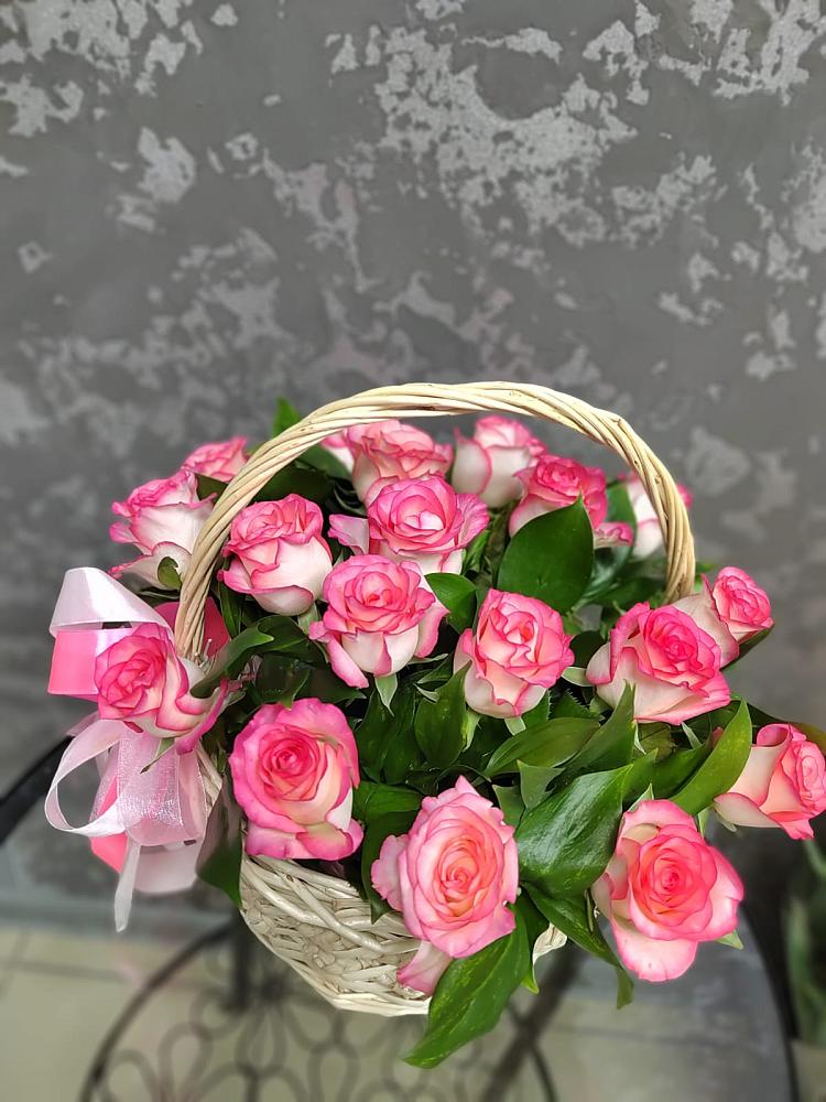 Цветочная композиция из Розы в корзине во Фряново
