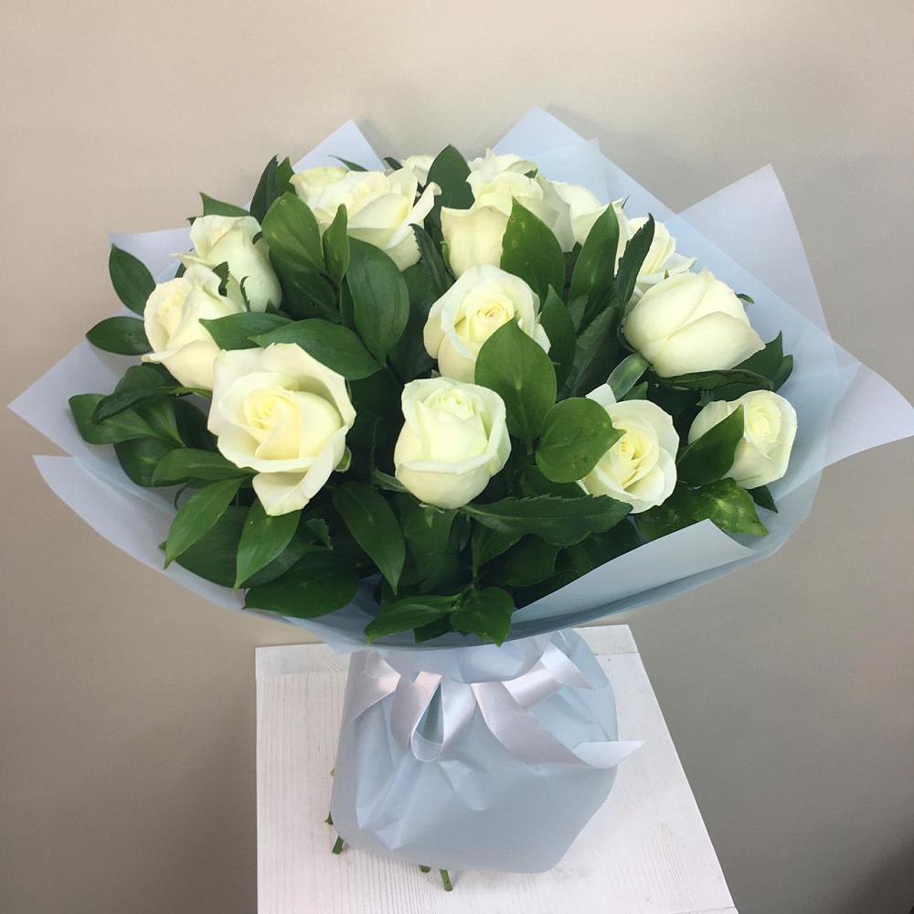 Букет 15 Белых роз Проуд во Фряново