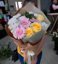 Букет цветов из:  Герберы, Розы и Хризантемы во Фряново