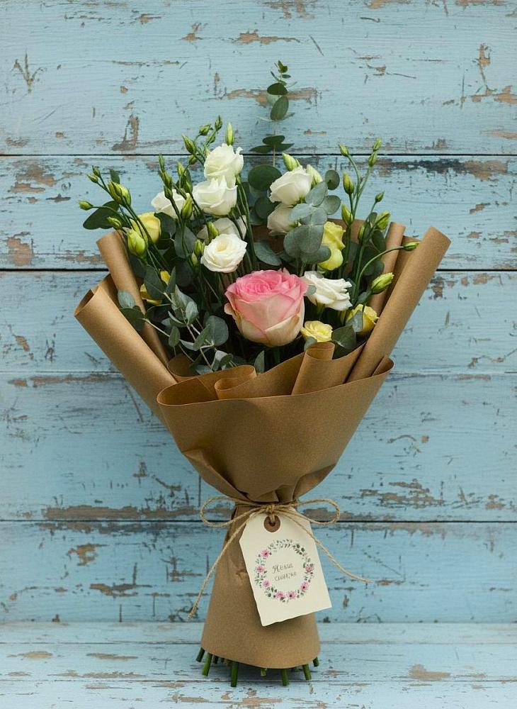 Букет цветов из: Розы и Лизиантусы во Фряново