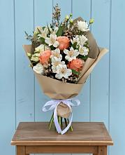 Букет цветов из:  Альстромерии, Лизиантусы, Розы и Хризантемы во Фряново