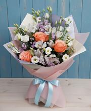 Букет цветов из:  Лизиантусы, Розы, Альстромерии и Гипсофила во Фряново