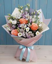 Букет цветов из:  Лизиантусы, Розы, Альстромерии и Гипсофила во Фряново