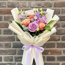 Букет цветов из:  Лизиантусы и Розы во Фряново