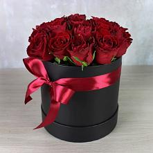Цветочная композиция из Розы в шляпной коробке во Фряново