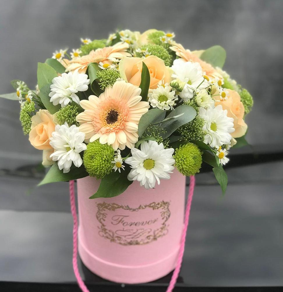 Цветочная композиция из Розы, Герберы и Хризантемы в шляпной коробке во Фряново