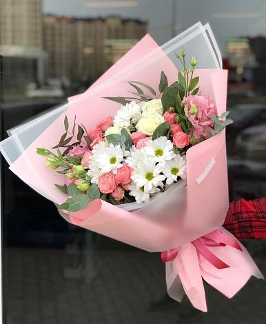 Букет цветов из: Розы, Лизиантусы и Хризантемы во Фряново
