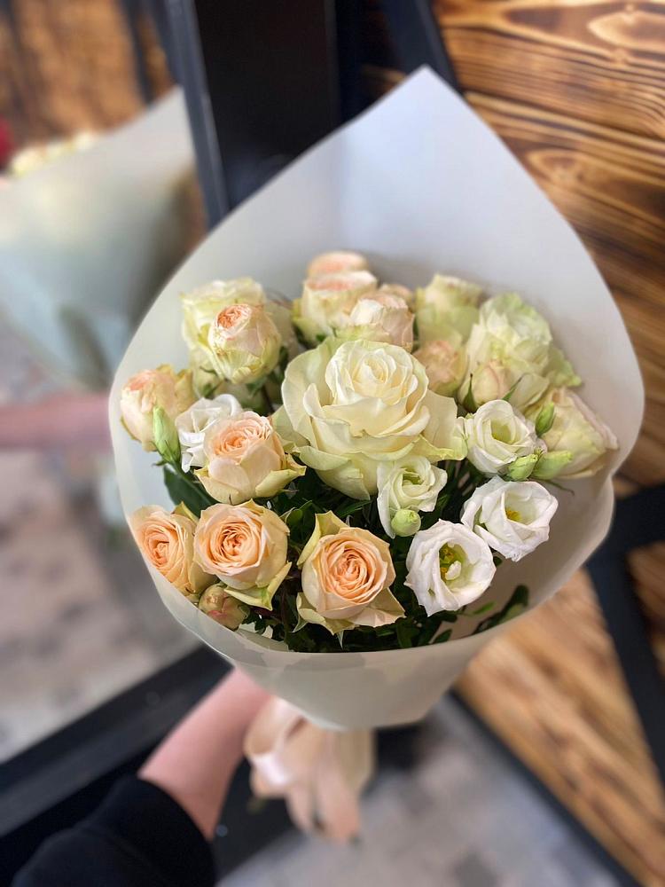 Букет цветов из: Розы и Лизиантусы во Фряново